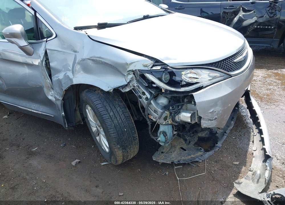 2019 CHRYSLER PACIFICA TOURING L VIN: 2C4RC1BG1KR548192