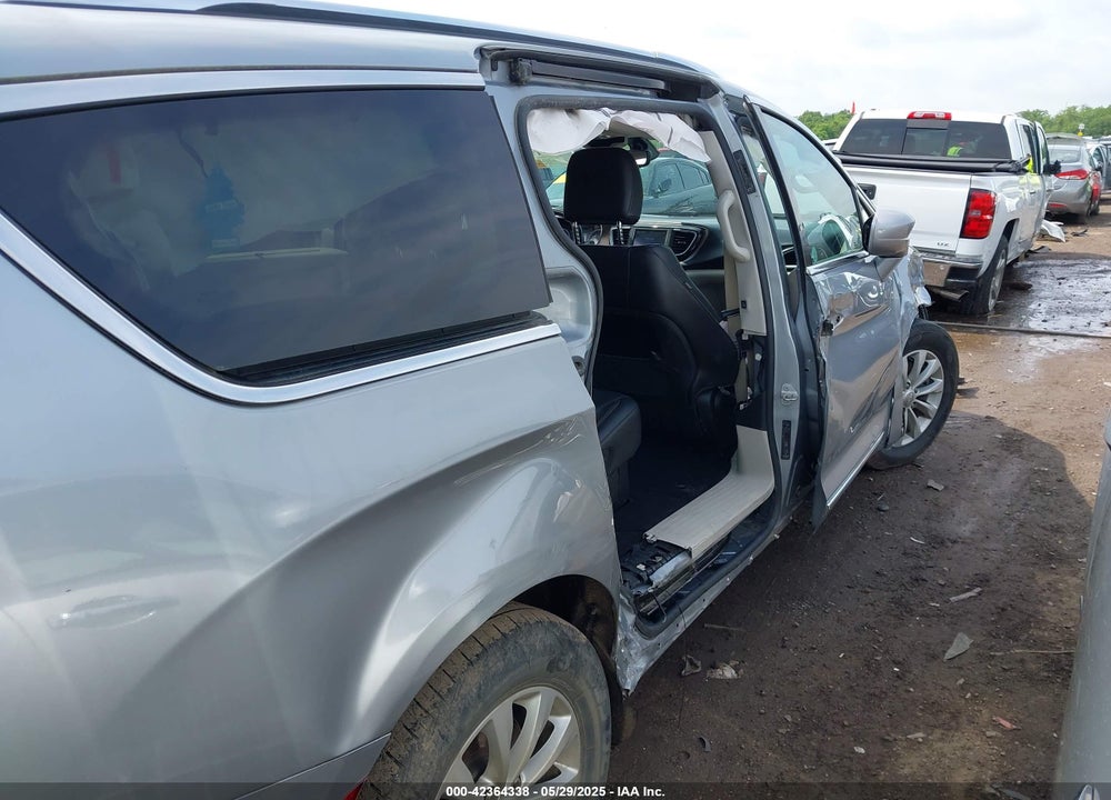 2019 CHRYSLER PACIFICA TOURING L VIN: 2C4RC1BG1KR548192