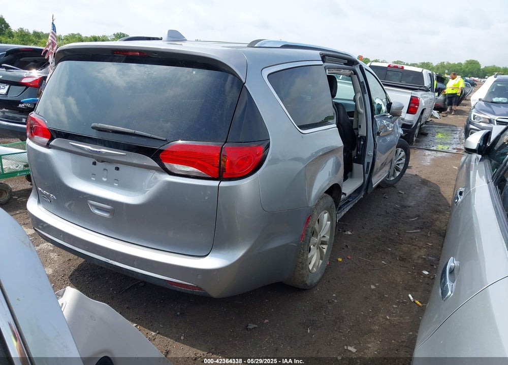 2019 CHRYSLER PACIFICA TOURING L VIN: 2C4RC1BG1KR548192