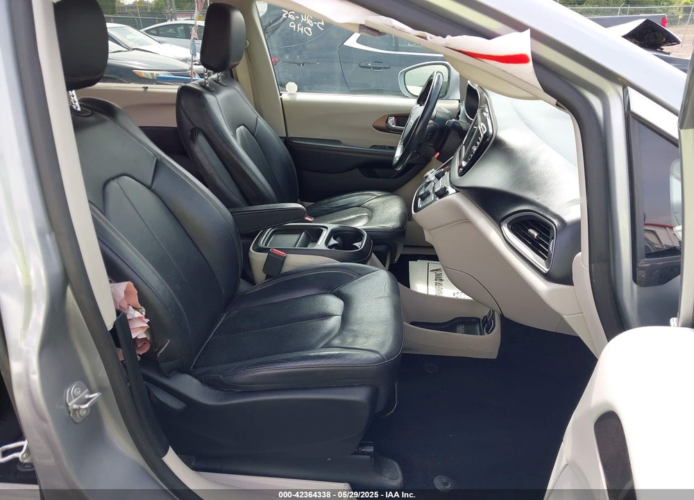 2019 CHRYSLER PACIFICA TOURING L VIN: 2C4RC1BG1KR548192
