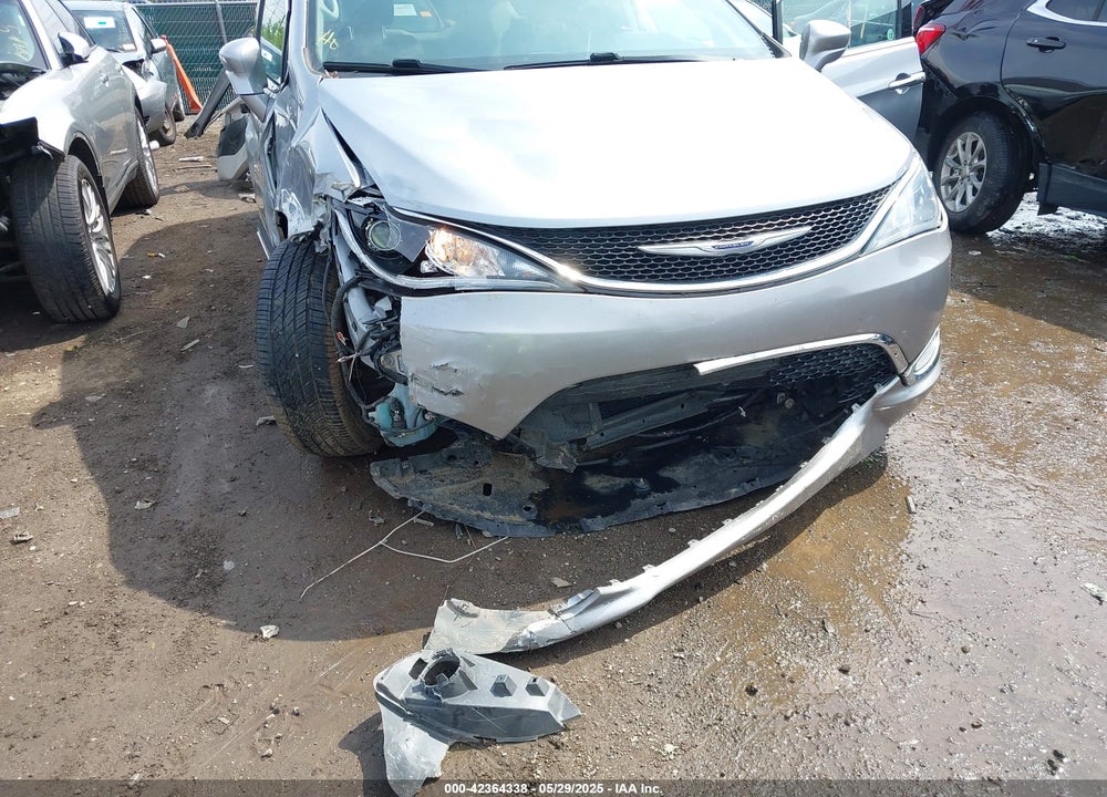 2019 CHRYSLER PACIFICA TOURING L VIN: 2C4RC1BG1KR548192