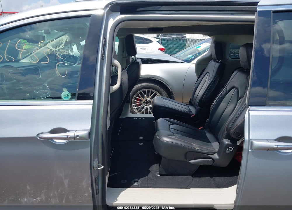 2019 CHRYSLER PACIFICA TOURING L VIN: 2C4RC1BG1KR548192