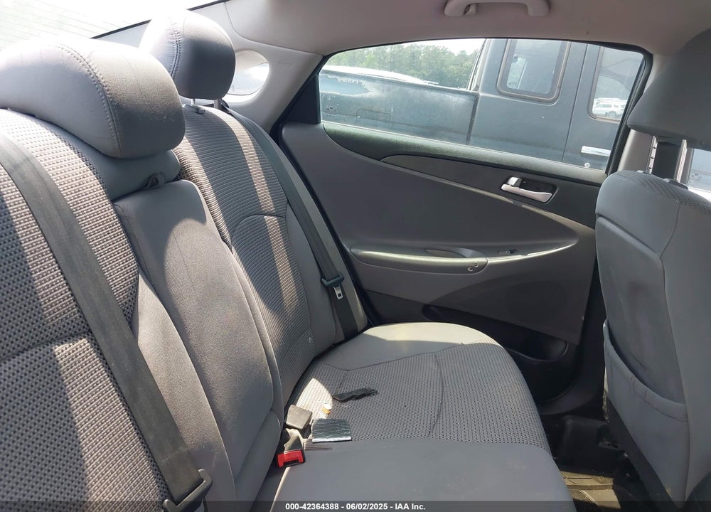 2011 HYUNDAI SONATA VIN: 5NPEB4AC9BH052376