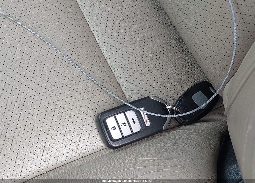 2013 HONDA ACCORD EX-L V-6 VIN: 1HGCR3F82DA041023