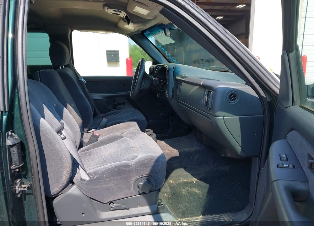 2002 CHEVROLET SILVERADO 1500 LS VIN: 2GCEC19V921198716