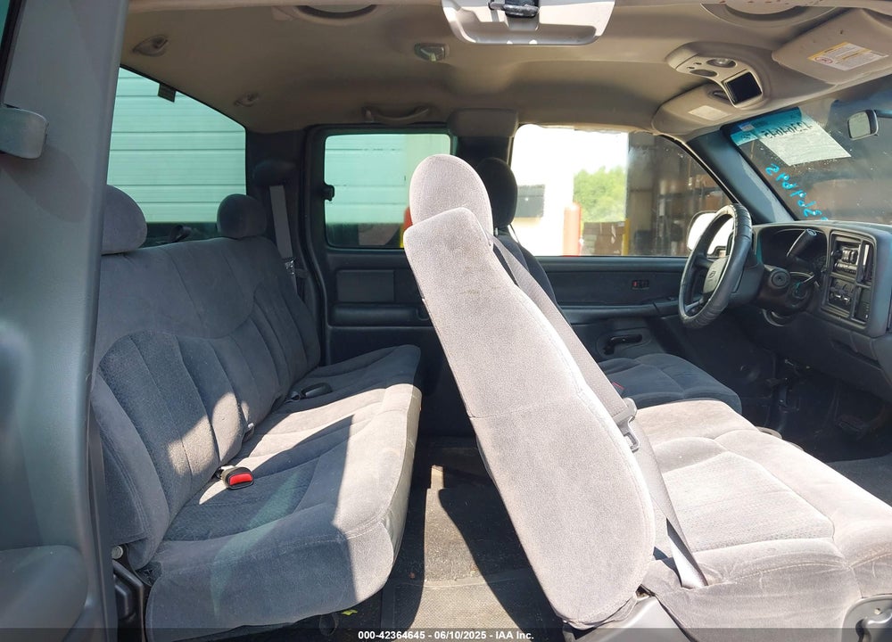 2002 CHEVROLET SILVERADO 1500 LS VIN: 2GCEC19V921198716