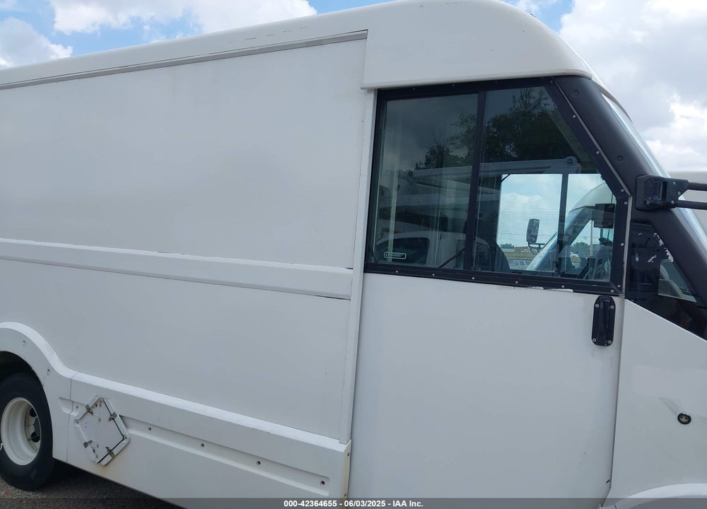 2013 ISUZU COMMERCIAL VAN VIN: JALB4T172D7W00296