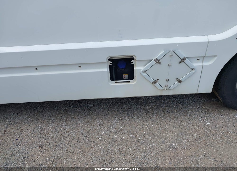 2013 ISUZU COMMERCIAL VAN VIN: JALB4T172D7W00296