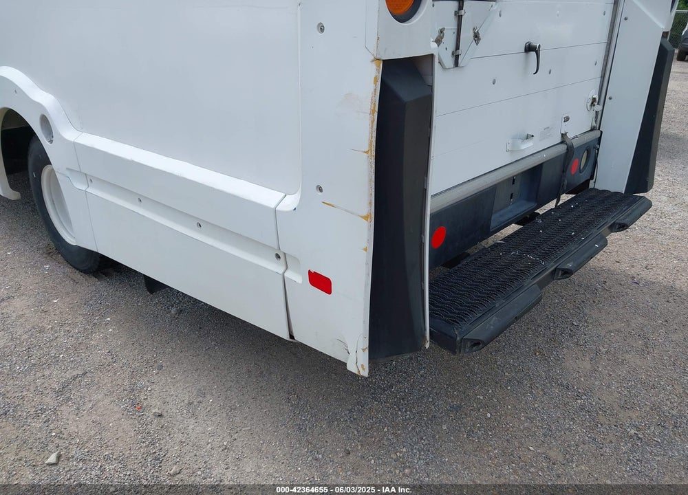 2013 ISUZU COMMERCIAL VAN VIN: JALB4T172D7W00296