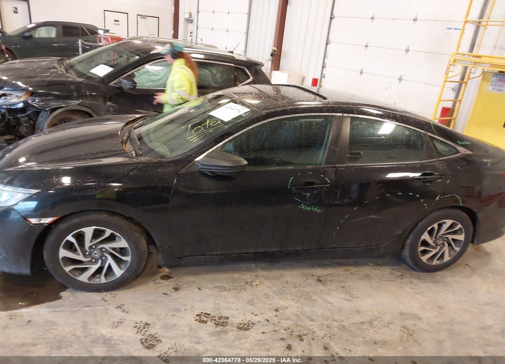 2016 HONDA CIVIC VIN: 2HGFC2F81GH500833