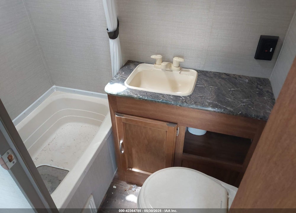 2016 KEY SUMMERLAND VIN: 4YDT1751XG3152930