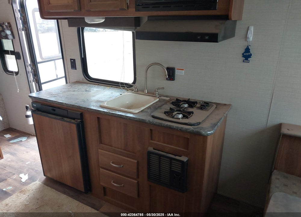 2016 KEY SUMMERLAND VIN: 4YDT1751XG3152930