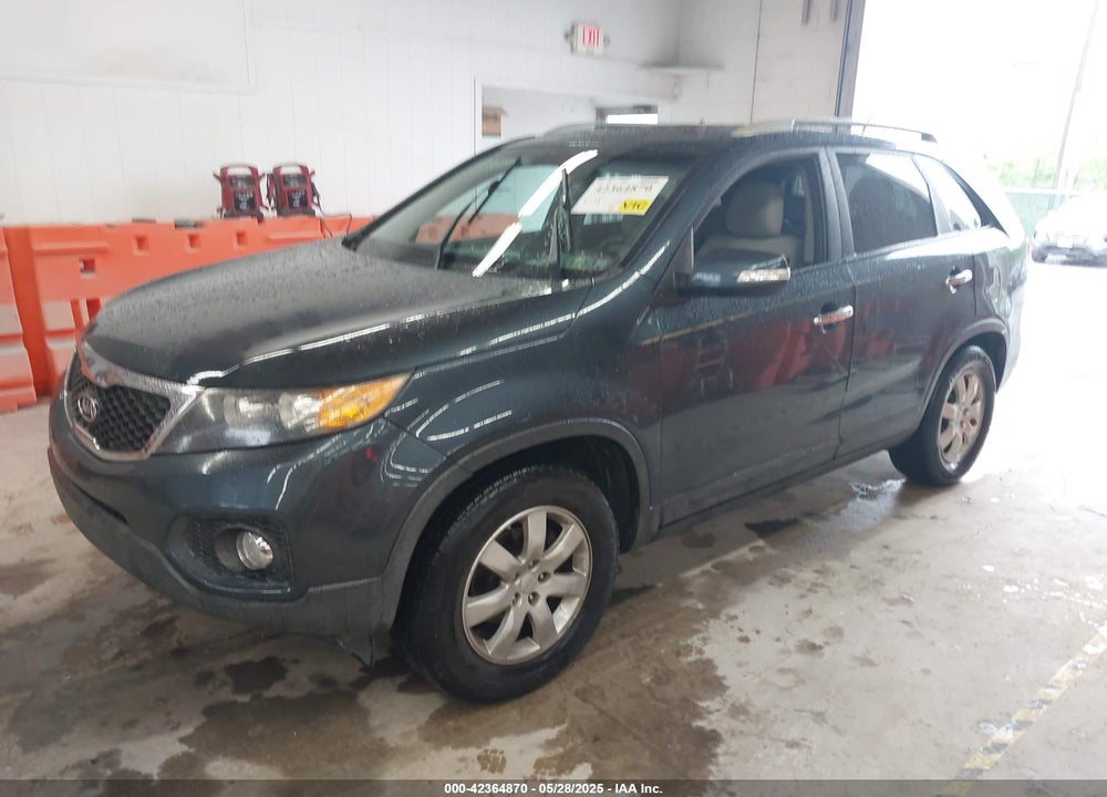 2011 KIA SORENTO LX VIN: 5XYKT3A14BG125900