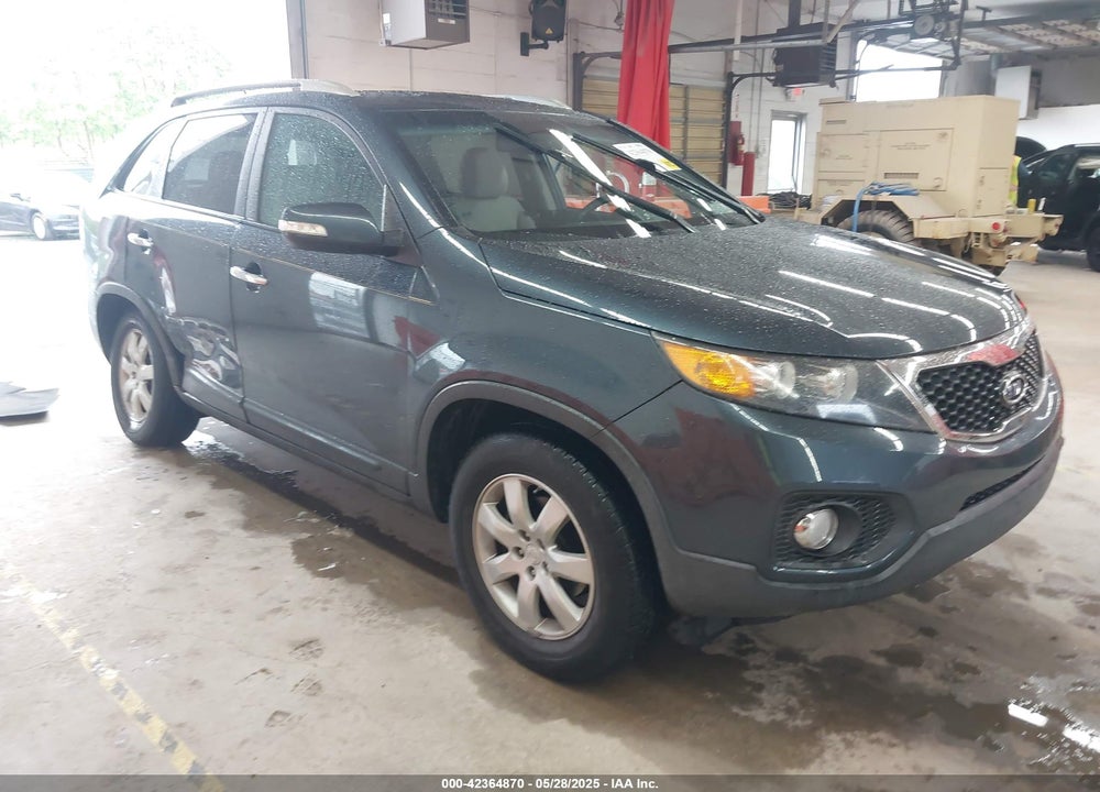 2011 KIA SORENTO LX VIN: 5XYKT3A14BG125900