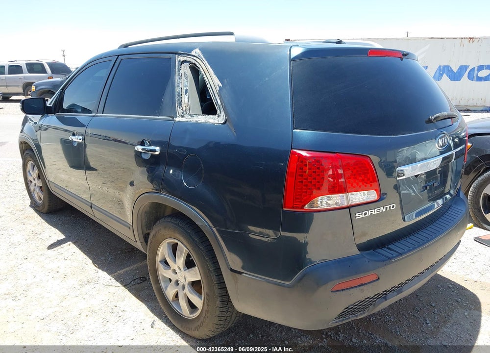 2011 KIA SORENTO LX VIN: 5XYKT4A1XBG154730