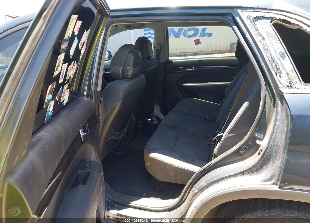 2011 KIA SORENTO LX VIN: 5XYKT4A1XBG154730