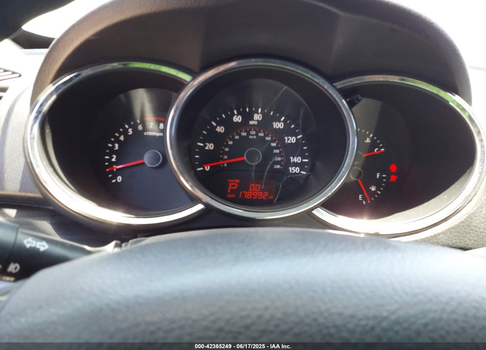 2011 KIA SORENTO LX VIN: 5XYKT4A1XBG154730