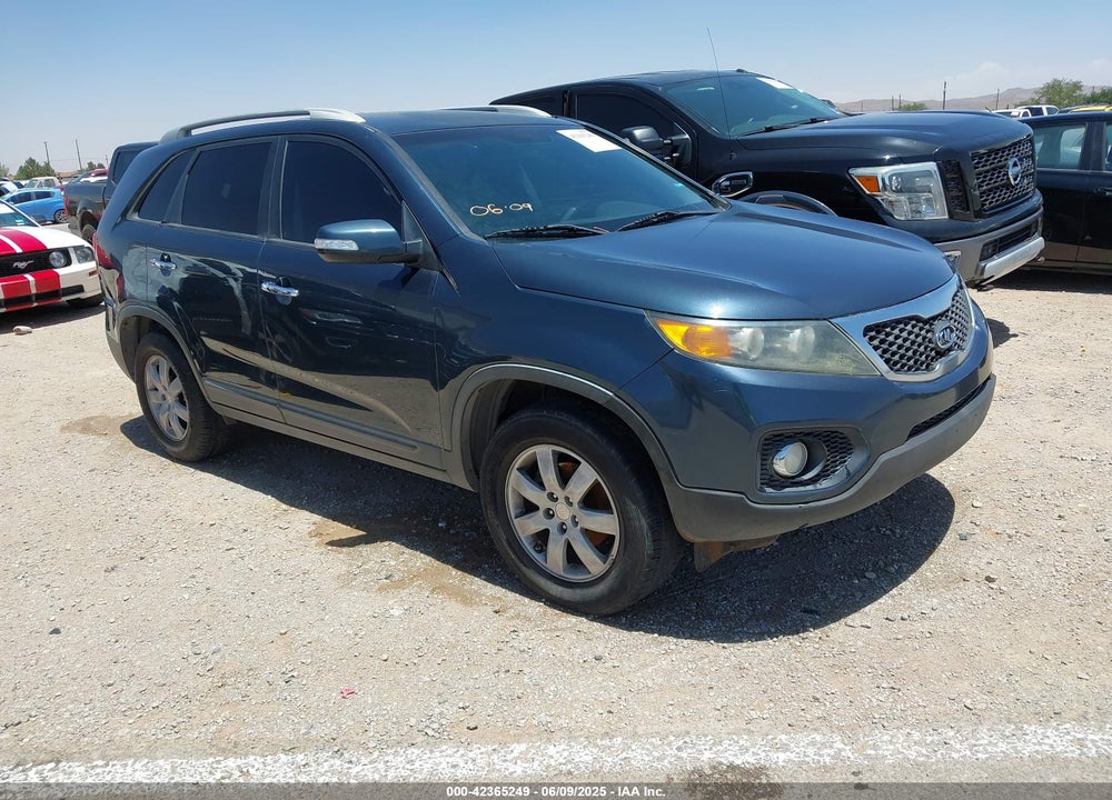 2011 KIA SORENTO LX VIN: 5XYKT4A1XBG154730
