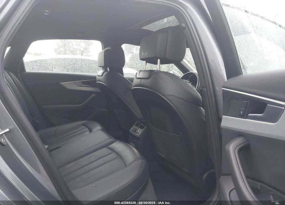 2019 AUDI A4 VIN: WAUDNAF4XKA022830