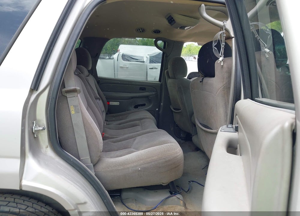 2004 CHEVROLET TAHOE LS VIN: 1GNEC13V74R240441