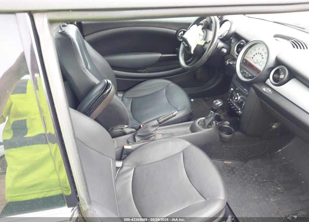 2012 MINI COOPER VIN: WMWSU3C58CT540024