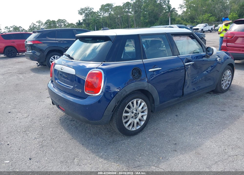 2015 MINI HARDTOP VIN: WMWXS5C51FT827510