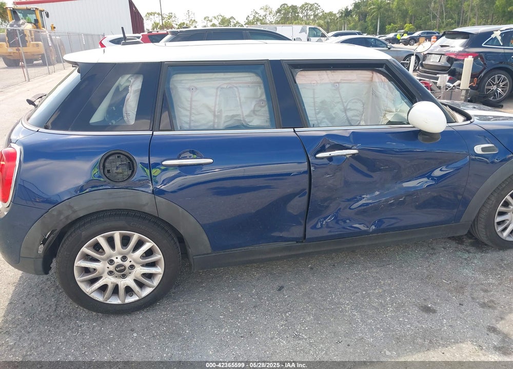 2015 MINI HARDTOP VIN: WMWXS5C51FT827510