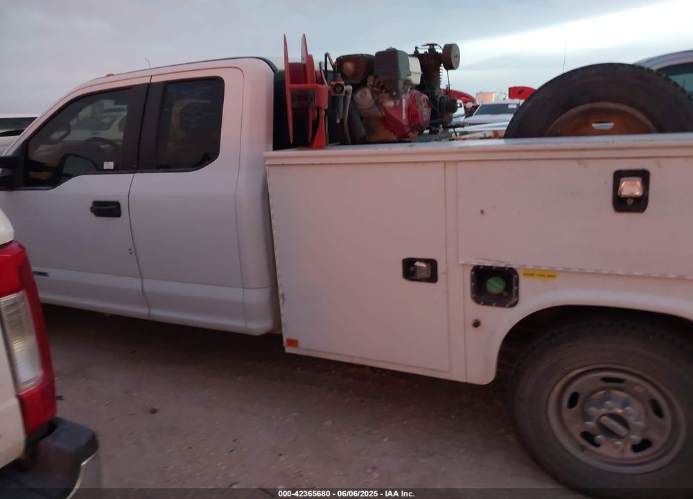 2017 FORD F-350 CHASSIS XL VIN: 1FD7X3ET5HEE29322