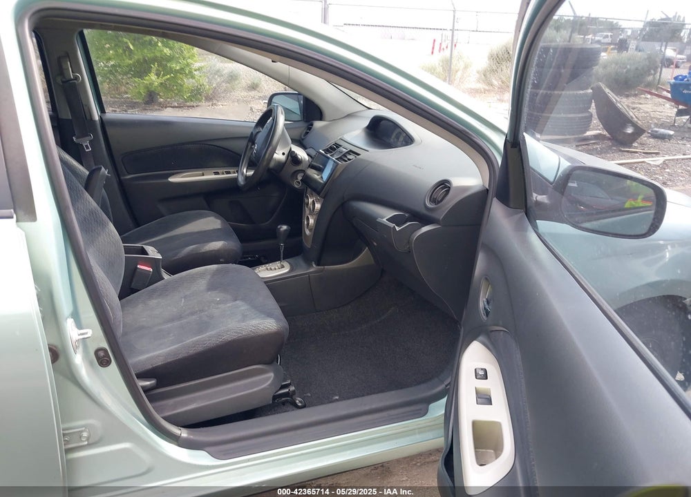 2008 TOYOTA YARIS VIN: JTDBT923081258584