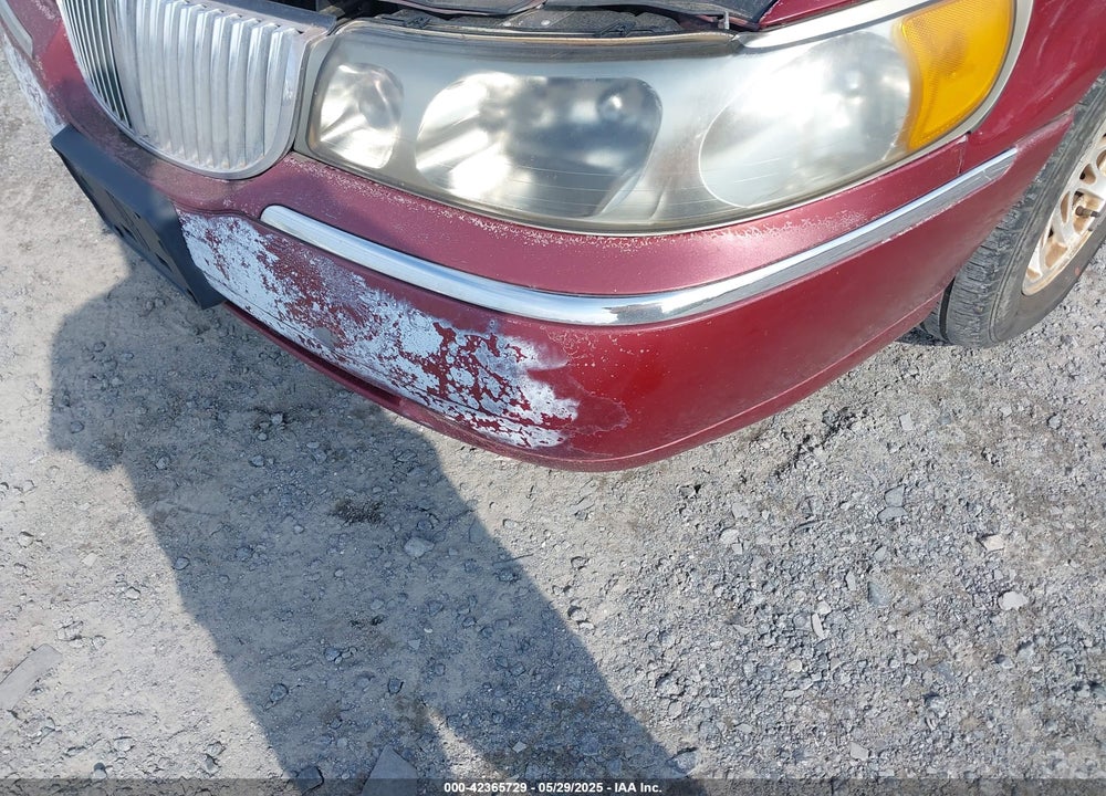 1998 LINCOLN TOWN CAR SIGNATURE VIN: 1LNFM82W8WY688852