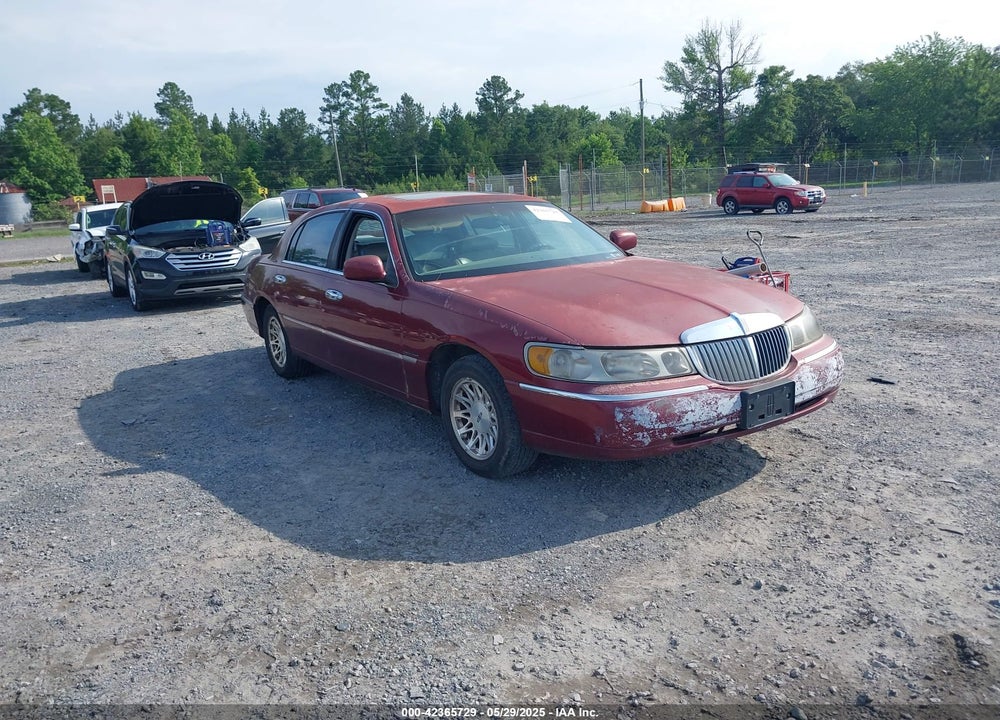 1998 LINCOLN TOWN CAR SIGNATURE VIN: 1LNFM82W8WY688852