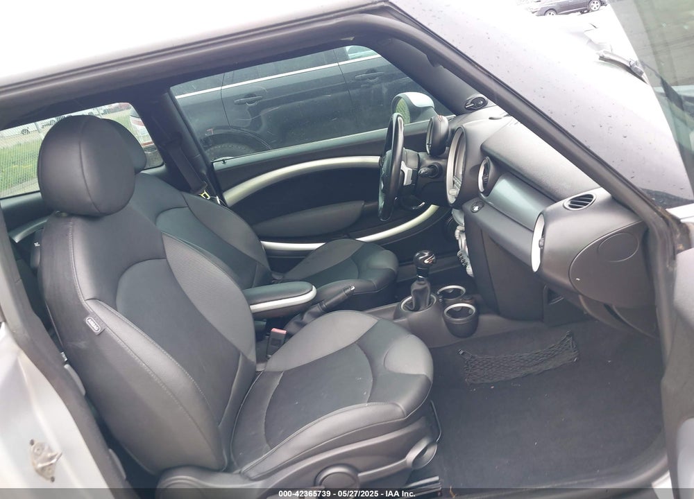 2010 MINI COOPER S CLUBMAN VIN: WMWMM3C57ATP94023