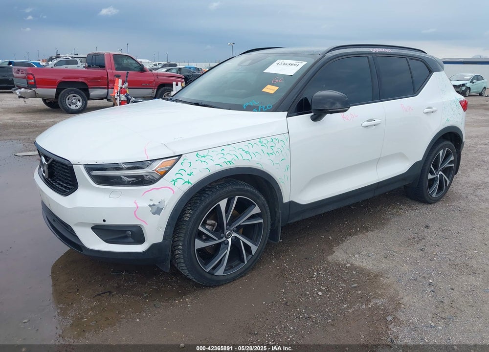 2019 VOLVO XC40 T5 R-DESIGN VIN: YV4162UM6K2085605