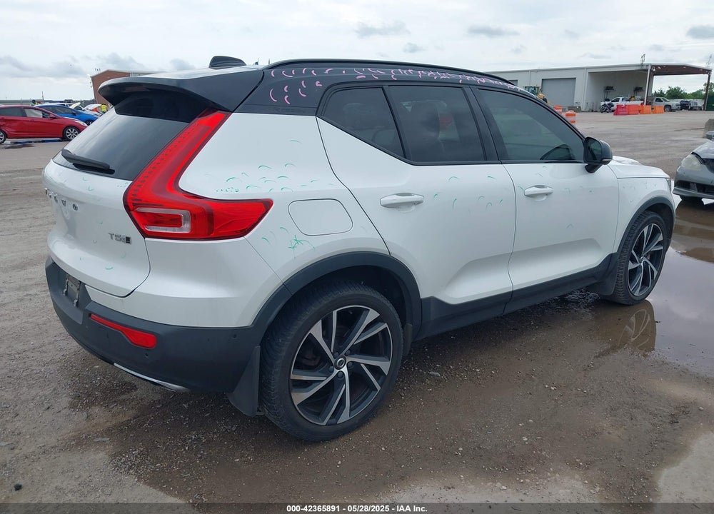 2019 VOLVO XC40 T5 R-DESIGN VIN: YV4162UM6K2085605