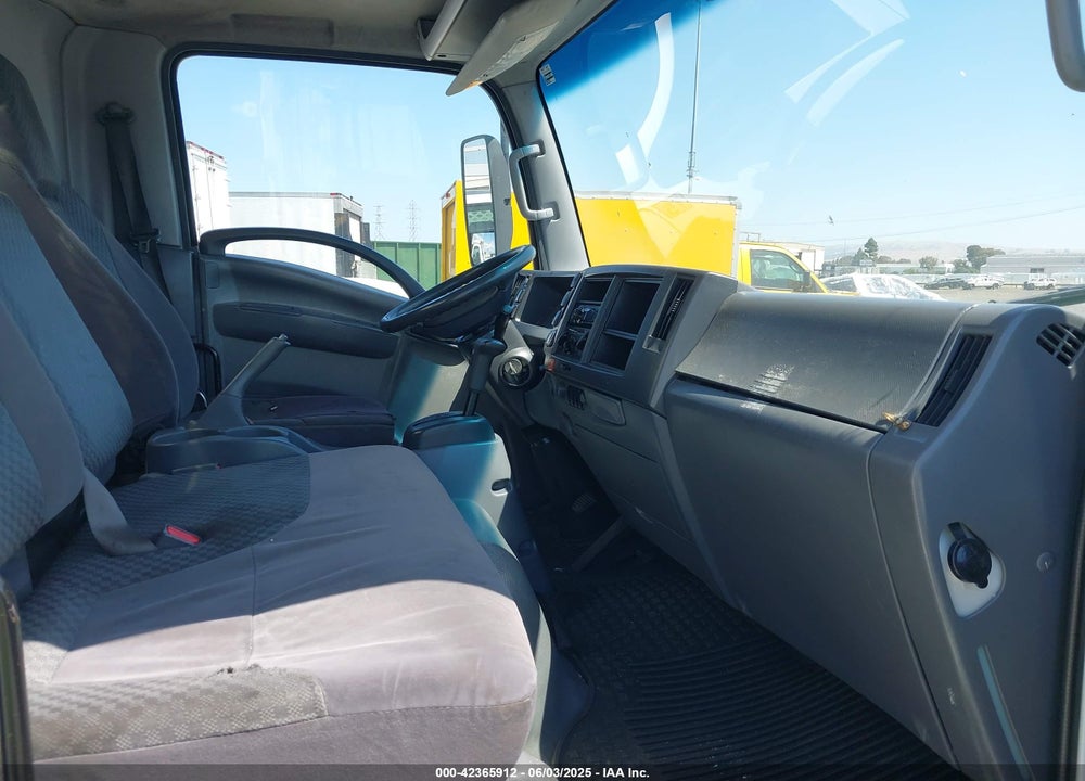 2014 ISUZU NPR HD DSL REG AT VIN: JALC4W16XE7000575