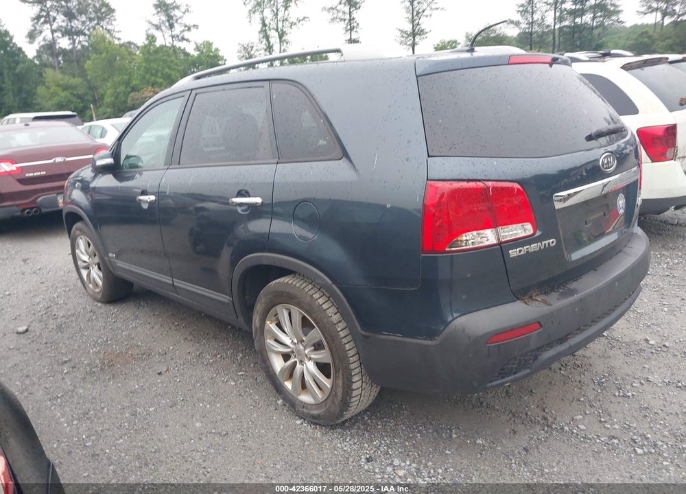 2011 KIA SORENTO VIN: 5XYKTDA21BG072068