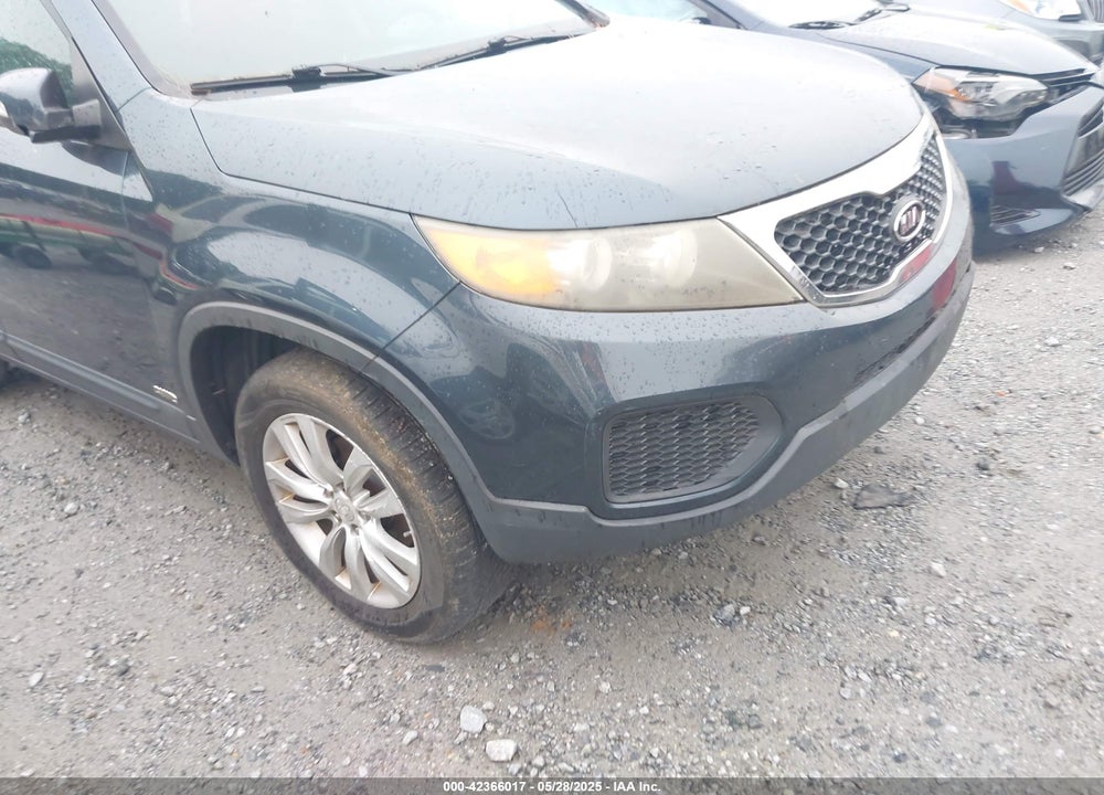 2011 KIA SORENTO VIN: 5XYKTDA21BG072068