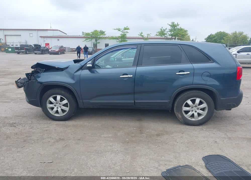 2011 KIA SORENTO VIN: 5XYKT3A12BG165280