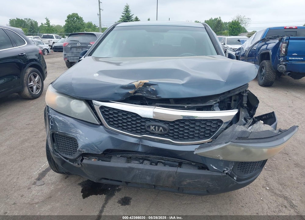 2011 KIA SORENTO VIN: 5XYKT3A12BG165280