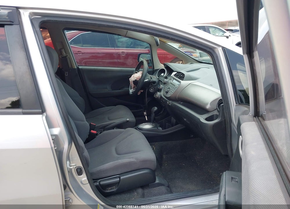 2013 HONDA FIT VIN: JHMGE8H3XDC023124