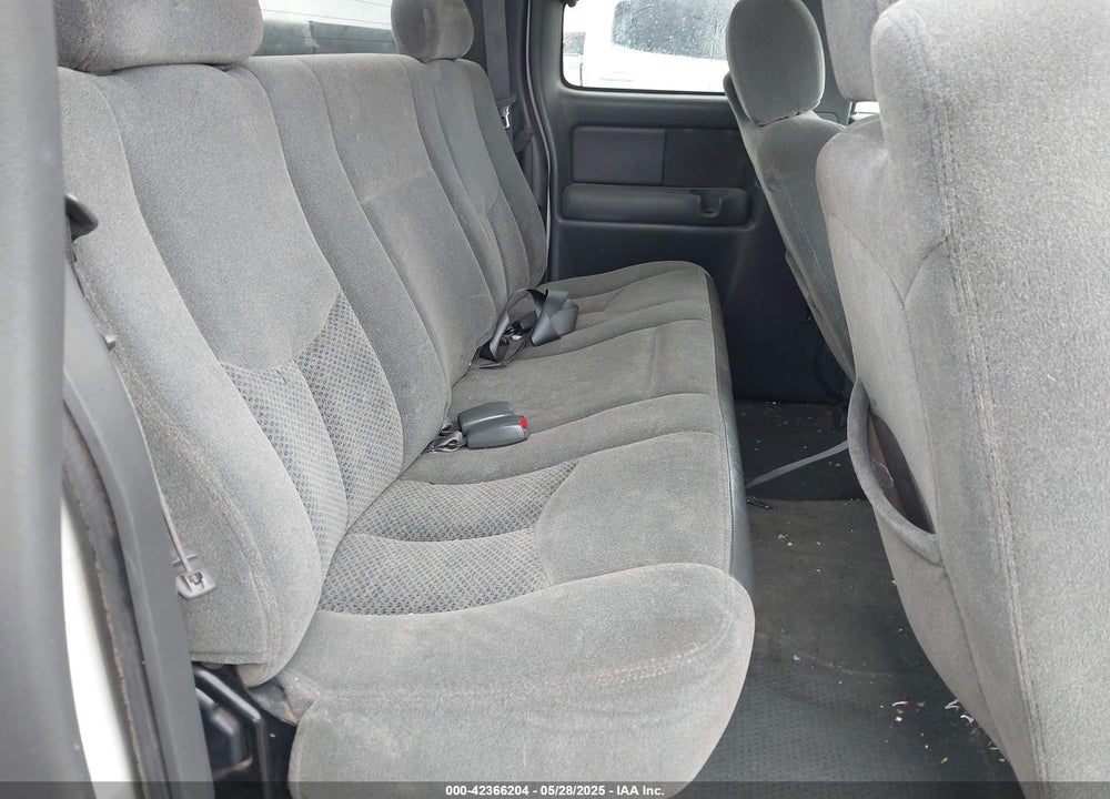 2004 CHEVROLET SILVERADO 1500 LS VIN: 2GCEC19T641163469