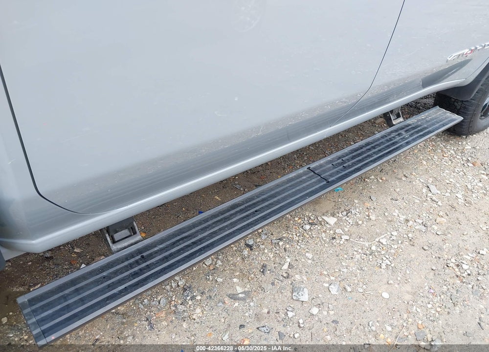 2025 GMC SIERRA 3500HD 4WD  STANDARD BED AT4 VIN: 1GT4UVEY8SF184850