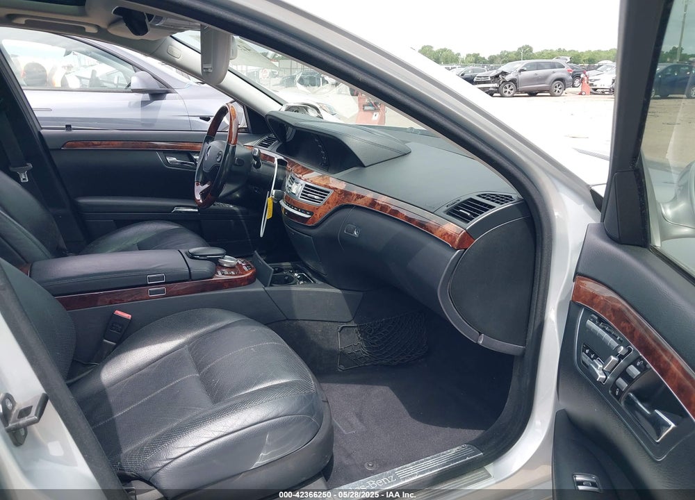 2008 MERCEDES-BENZ S 550 VIN: WDDNG71X98A187062