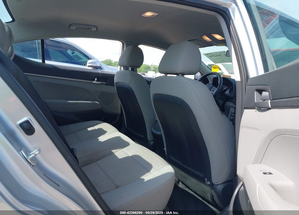 2018 HYUNDAI ELANTRA SE VIN: 5NPD74LF7JH382228