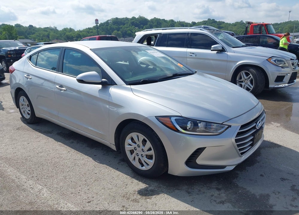 2018 HYUNDAI ELANTRA SE VIN: 5NPD74LF7JH382228