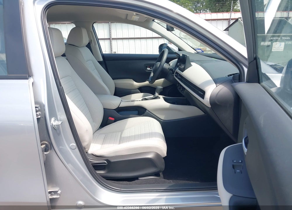 2025 HONDA HR-V 2WD LX VIN: 3CZRZ1H32SM739222