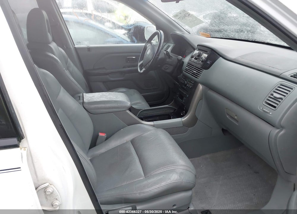 2005 HONDA PILOT VIN: 5FNYF18595B052324