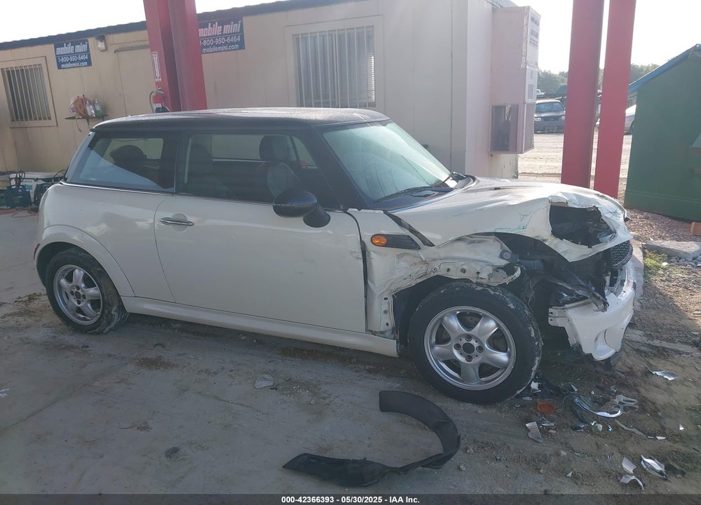 2011 MINI COOPER VIN: WMWSU3C5XBT095591