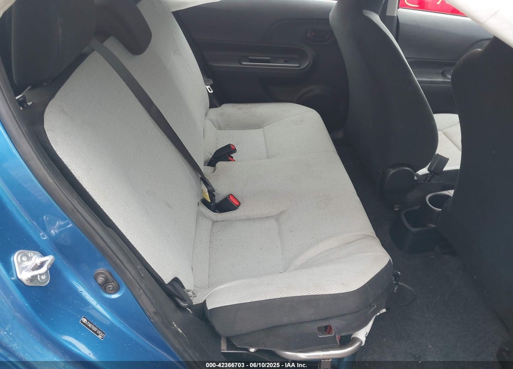 2015 TOYOTA PRIUS C VIN: JTDKDTB30F1093692