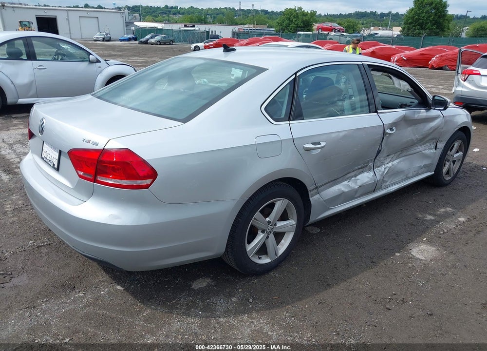 2015 VOLKSWAGEN PASSAT VIN: 1VWBT7A3XFC011108